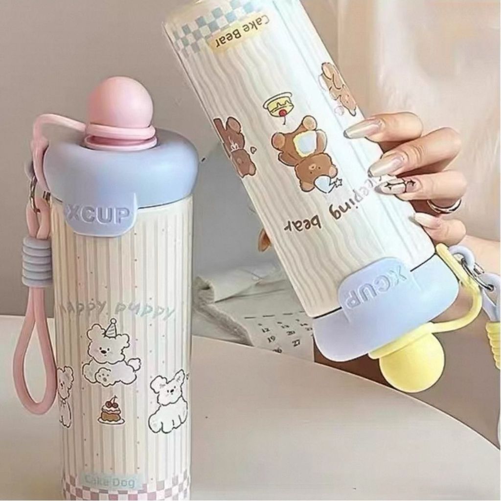 Garrafa Inox Cup 500ml com Estampas Fofas, Dupla Camada Térmica, Canudo, Tampa Antivazamento e Abridor em Oferta na Shopee