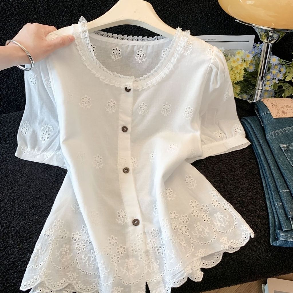 Moda francesa High-End oco bordado branco camisa de manga curta feminina verão 2026 moda renda pequena camisa topo