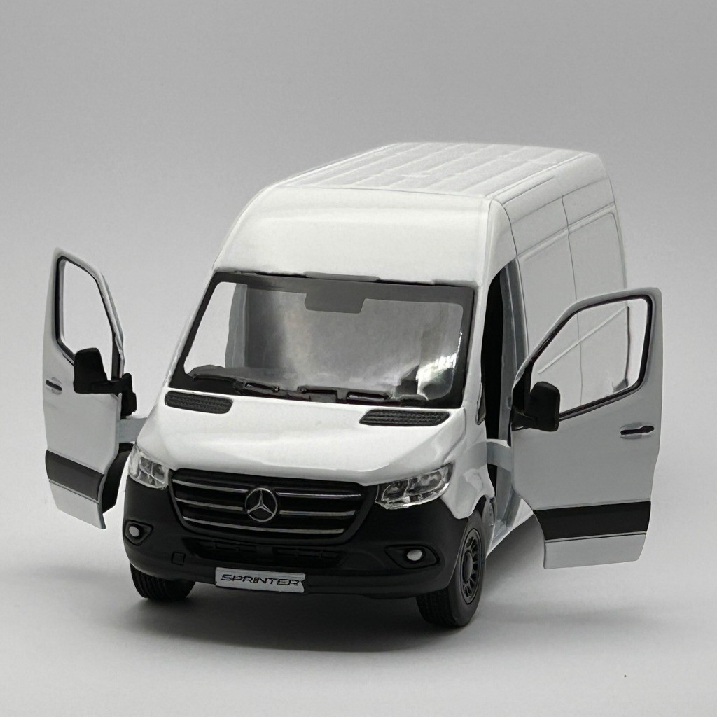 Mercedes-Benz Sprinter em Miniatura – Escala 1/48 – Carrinho de Ferro Colecionável