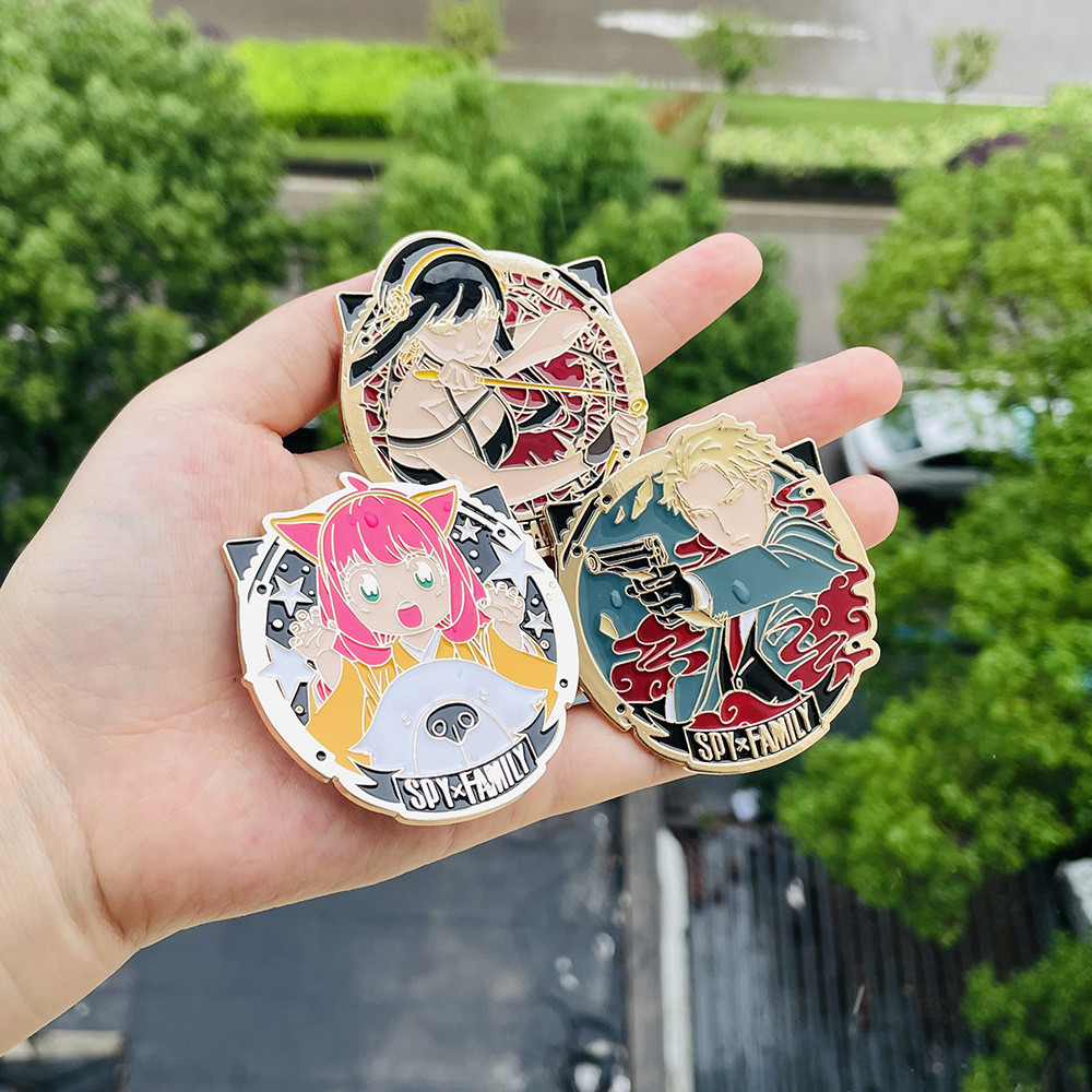 Broche de metal fofo do personagem Twilight Aniya do anime japonês SPY×FAMILY (Spy x Family) para vendas internacionais.