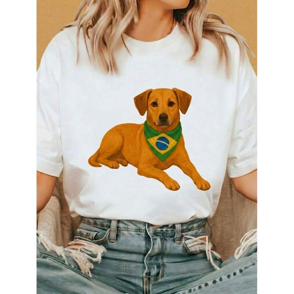 Camisa feminina Cachorro Caramelo com Lenço do Brasil - Lançamento Copa do Mundo Coleção Brasilidades Brasil Core