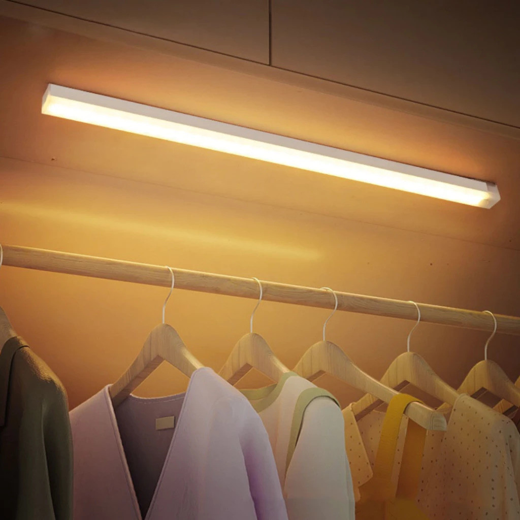 10/30/50CM Smart Luminária Inteligente Ultra LED com sensor de movimento sem fio Recarregável USB para Baixo do Armário em Oferta na Shopee