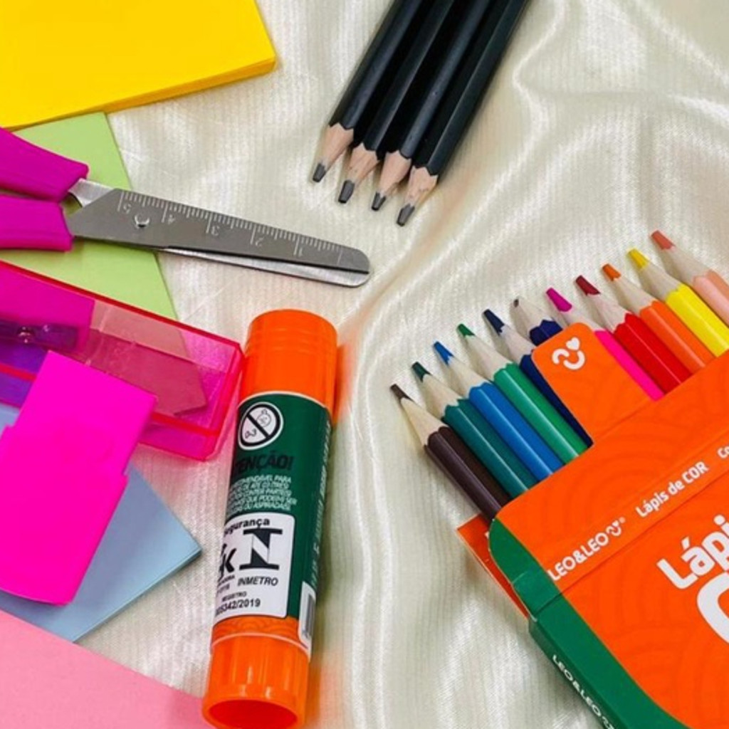 Kit Material Escolar Lapis De Cor Multicolorido 12 Unidades  Leo E Leo Material Escolar Para Pintura Desenho