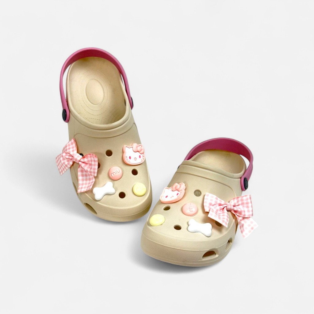 Kit Sandália e pins / botons / apliques lindos e estilosos em Oferta na Shopee