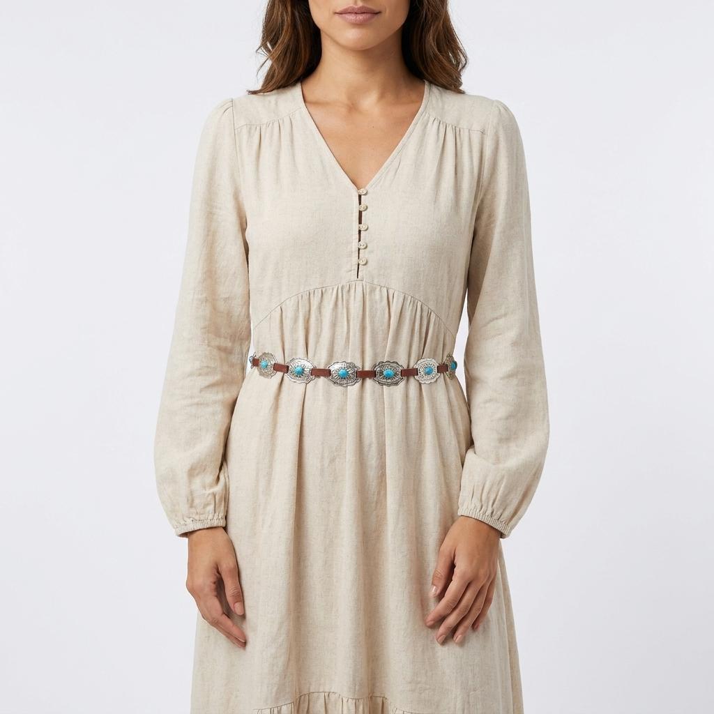 Cinto Feminino de Couro com Apliques Metálicos