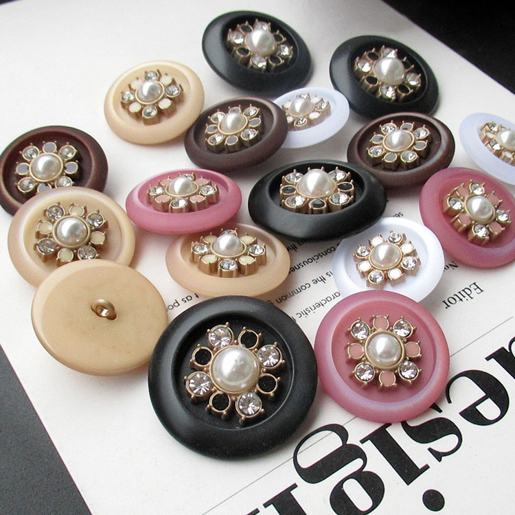 Xiaoxiang estilo casaco botão Retro bege botão com botão de diamante casaco de lã de cordeiro vestido suéter cardigã bot