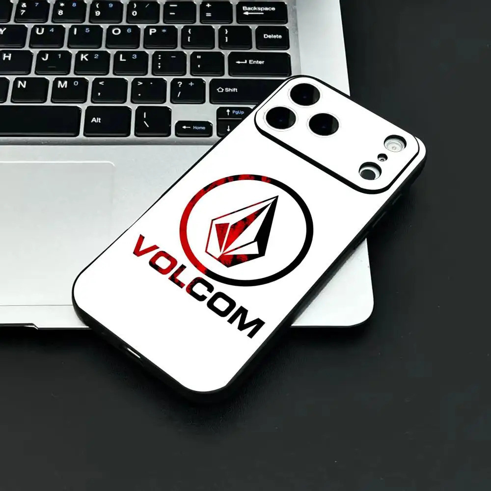 Capa de Telefone TP-3 Fashion V-Volcom para iPhone 17 16 15 14 13 12 11 Pro Max Plus Mini, Preta Fosca, Capa Macia