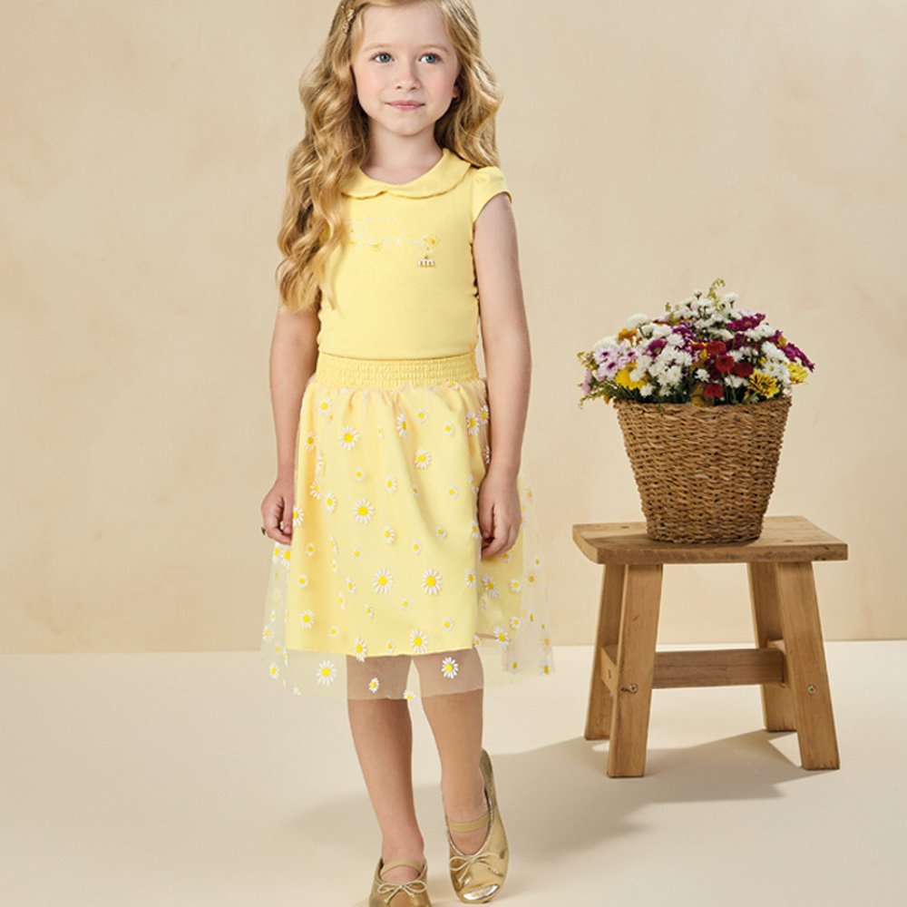CONJUNTO MENINA DE BLUSA EM COTTON PENTEADO E SAIA EM TULE CAMPO DE MARGARIDA