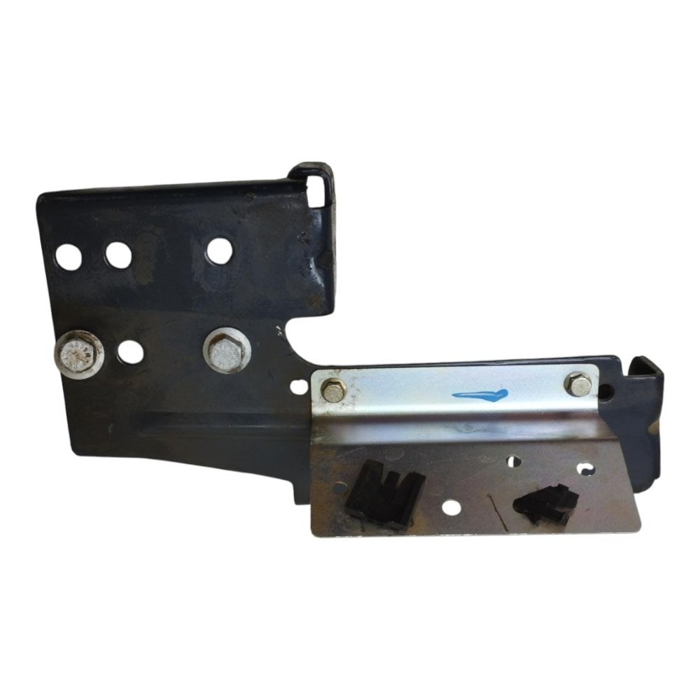 Suporte radiador lado esquerdo Iveco daily 65cs 2023