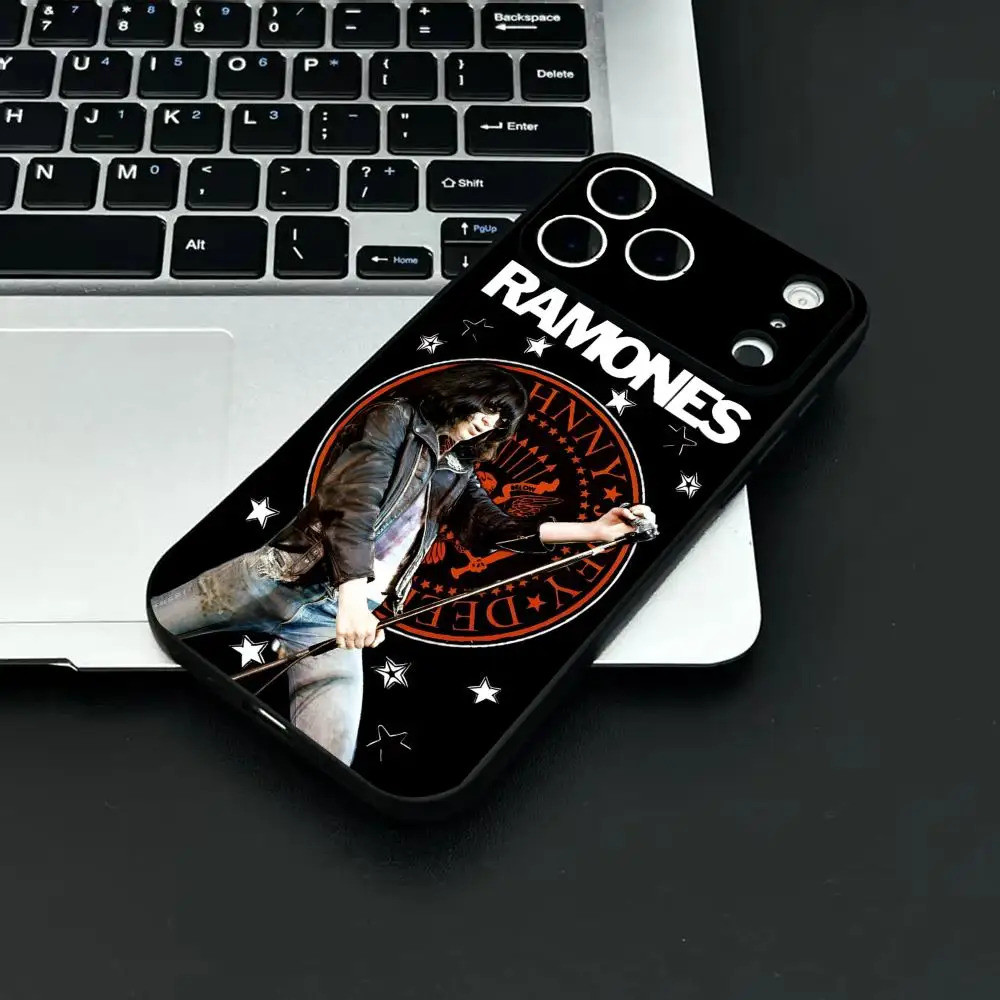 Capa de Telefone TP-2 Bank The R-Ramones para iPhone 17 16 15 14 13 12 11 Pro Max Plus Mini, Preta Fosca, Capa Macia