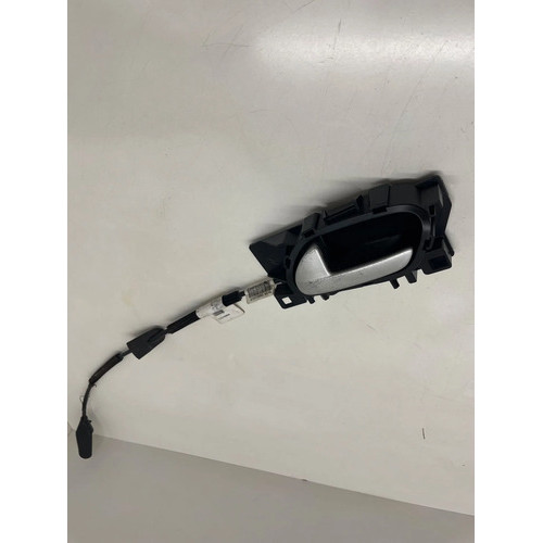 Maçaneta Interna Porta Tras Esquerda Peugeot 208 2014 A 2017 Cinza Traseira