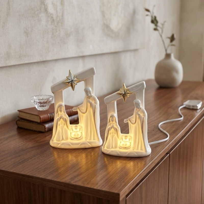 Luminária Abajur Porcelana Sagrada Família Bivolt Led Detalhes em Dourado Porcelana Importada