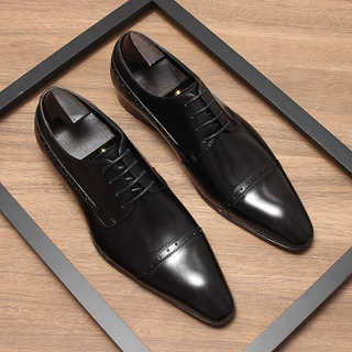 Novos sapatos de couro formais de negócios de três articulações homens couro genuíno apontou Toe Brooke esculpido sapato