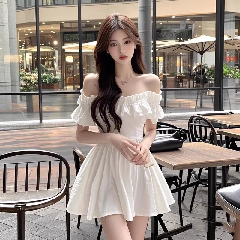 2026 novo estilo chá Break francês primeiro amor puro desejo branco de um ombro vestido de manga curta feminino saia eva