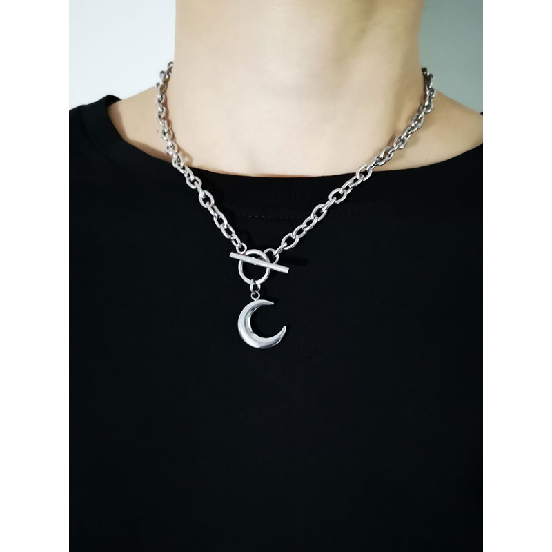 T titânio aço OT fivela lua clavícula colar curto All-Match moda de manga curta moletom camisola colar nicho feminino