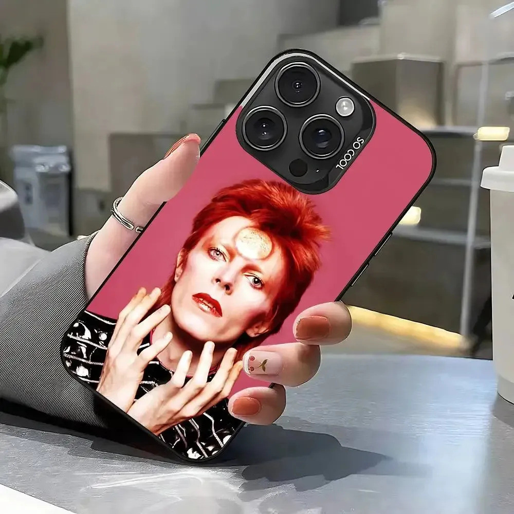 Capas para iPhone 17, 16 e 15 desenhadas pelo cantor D-david B-bowie
