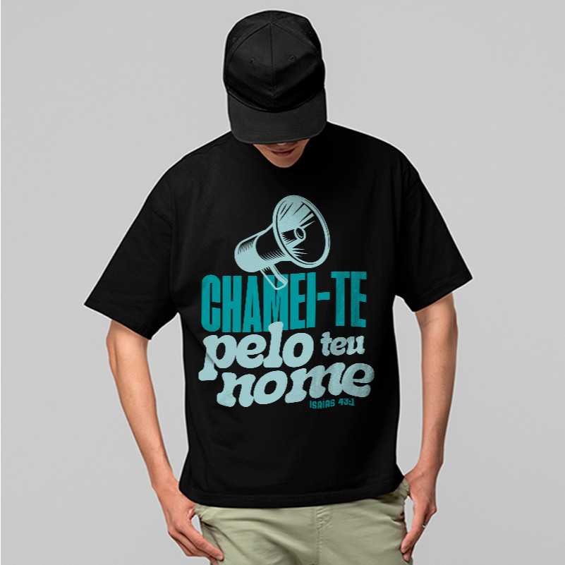 Camiseta Oversized Chamei-Te Pelo Teu Nome Gospel Isaías 43:1 Cristã Fé