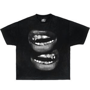 Camiseta Masculina Feminina Oversized Estampa Lábios Grillz Duplo Streetwear, Camiseta Preta Estética Urbana