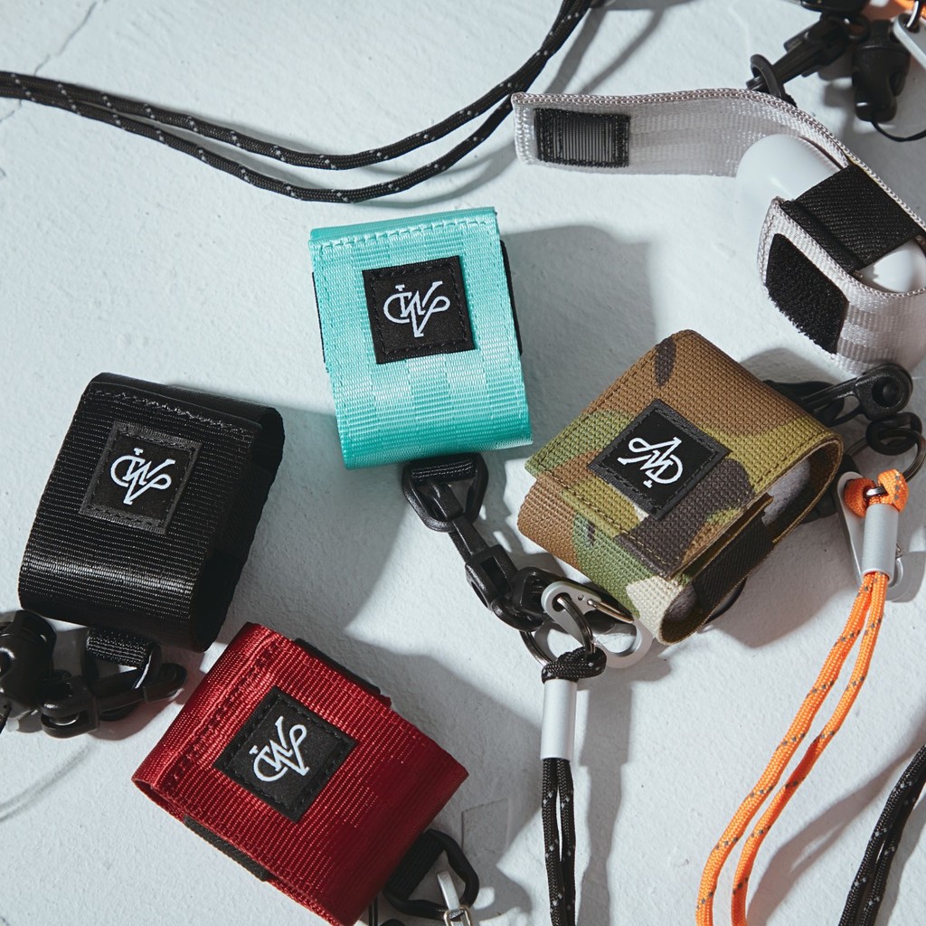 The the MAD HATcher {MONOGRAM} AirPods Universal Lanyard Bolsa para fone de ouvi