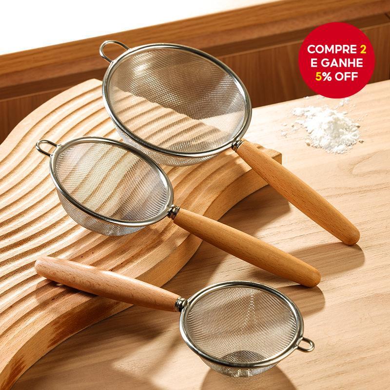 Peneira de Aço Inoxidável com Cabo de Madeira - Utensílio de Cozinha para Farinha e Colher de Óleo