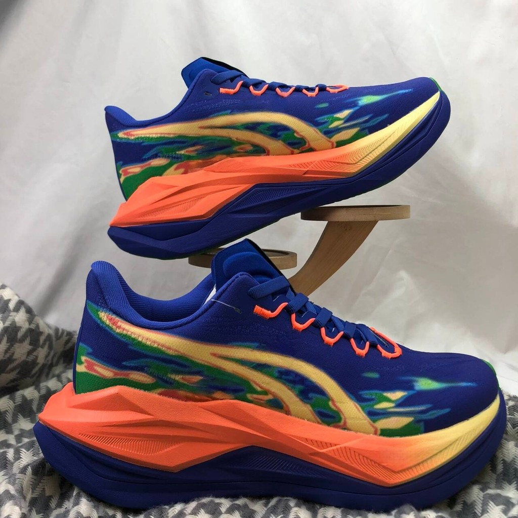 Sapatos de sola baixa com respirabilidade, adequados para uso interno e externo, disponíveis para homens e mulheres.