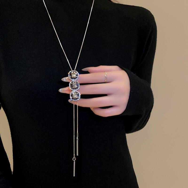 Colar feminino decorativo com pingente de corrente de cobra, colar longo de cristal, acessório.