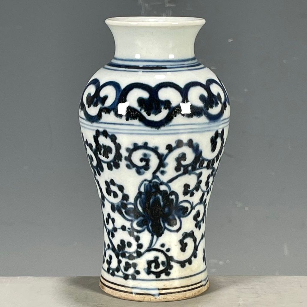 Coleção de porcelana antiga pneu antigo fundo antigo azul branco flor ameixa garrafa ornamentos 6.12