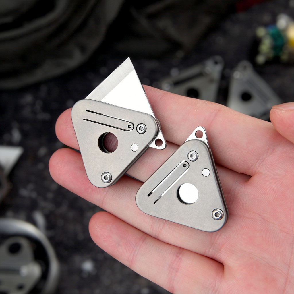 Faca triangular criativa liga de titânio faca de bolso na moda EDC portátil chaveiro pingente leve Mini faca de bolso ex