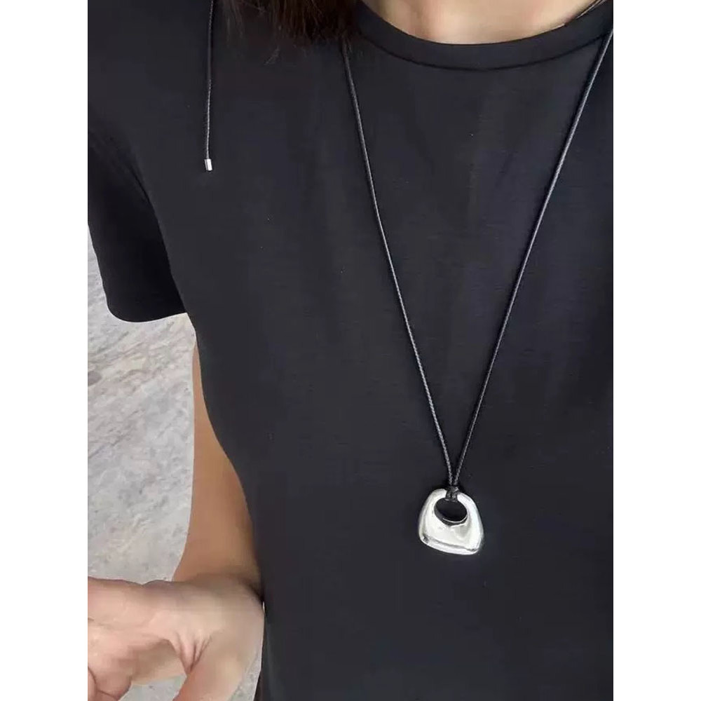 Ins estilo Blogger mesmo estilo prata pequeno saco pingente colar feminino nicho simples longo ajustável corda preta cam