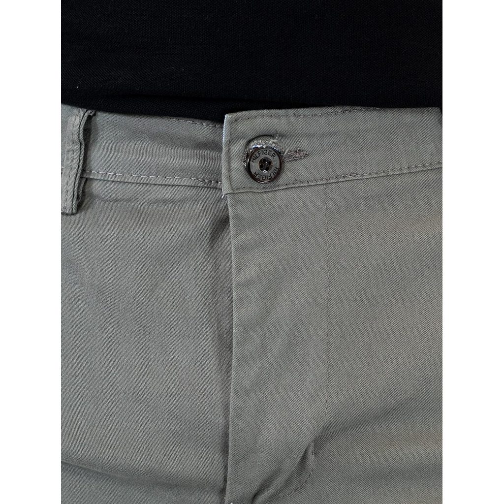 Bermuda Tommy Hilfiger Masculina de Sarja Stretch Original Cinza — imagem 2 de 2