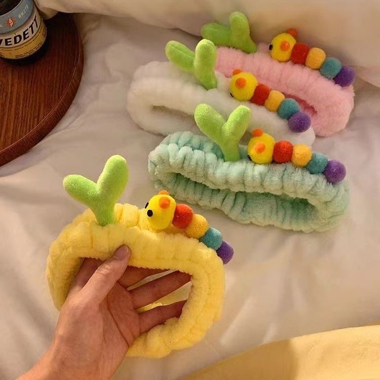 Tiara fofa de lagarta para lavar o rosto para mulheres, tiara de pelúcia em formato de grama para lavar o rosto e aplica