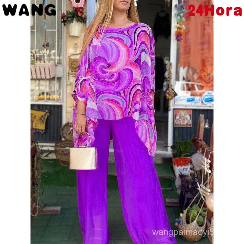 Conjunto de Duas Peças Feminino com Blusa de Chiffon Colorida de Decote Redondo Estampada e Calças de Perna Larga