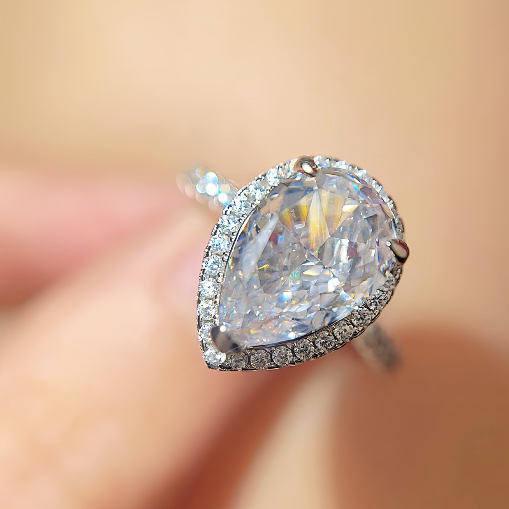 Flor de gelo corte gota de água em forma de pêra anel de diamante feminino garra conjunto com diamante Cross-Border esti