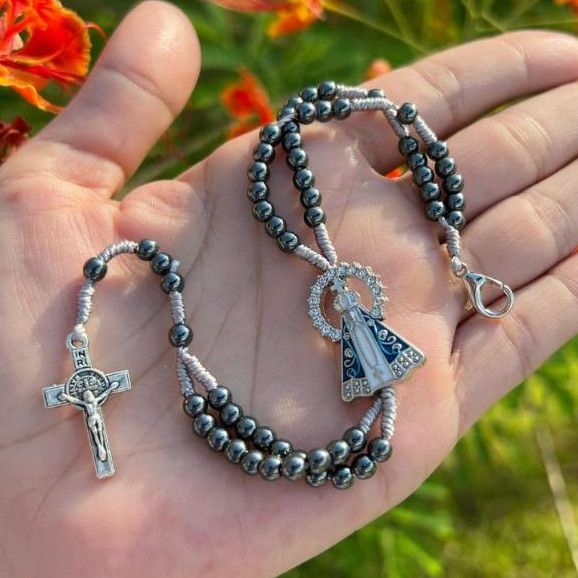 Terço de Pulso Pulseira Em Hematita Pingente De Nossa Senhora Aparecida