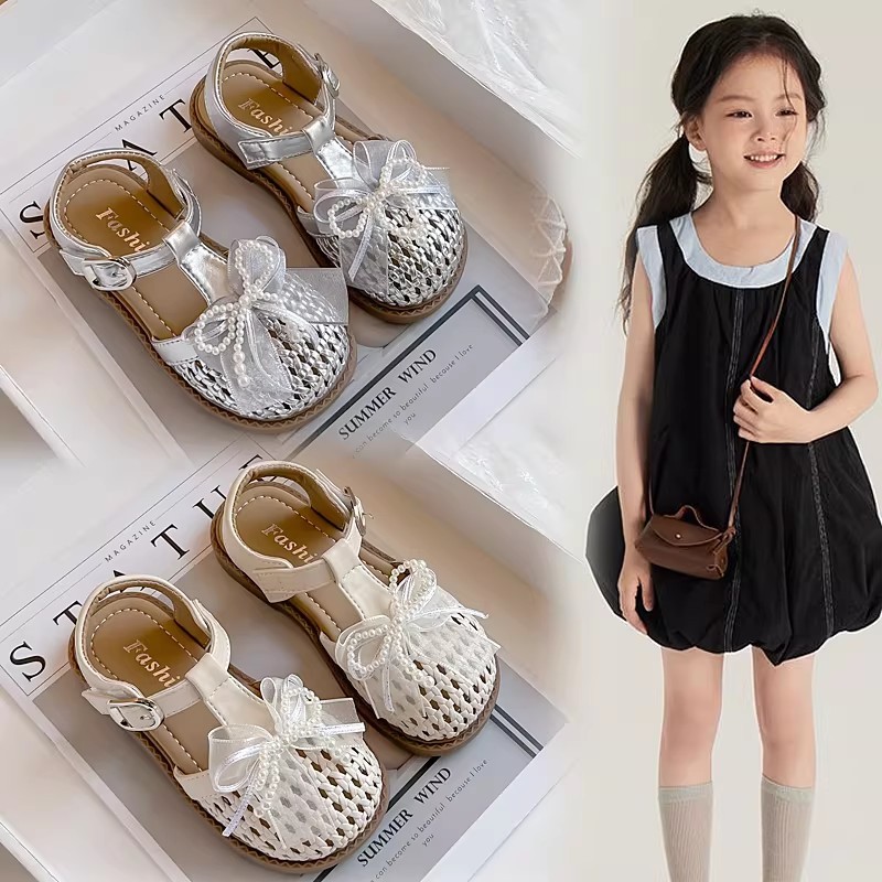 Versão coreana meninas moda All-Match sapatos de princesa 2026 verão menina Baotou oco estilo tecido sandálias de sola m