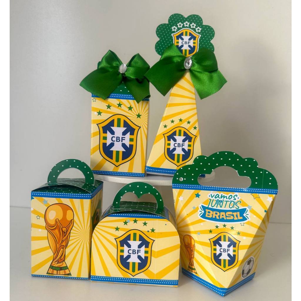 Kit Personalizados Brasil Futebol Pegue e Monte Lembrancinha Caixinha de Festa Infantil (Envie Nome e Idade no Chat