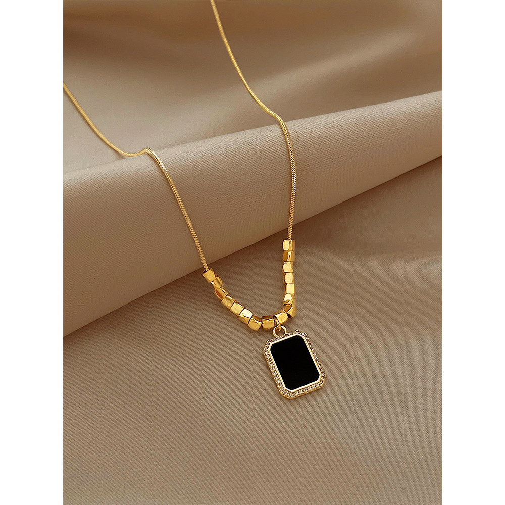 Preto quadrado pingente colar feminino 2026 novo estilo temperamento High-End camisola corrente luz luxo nicho temperame