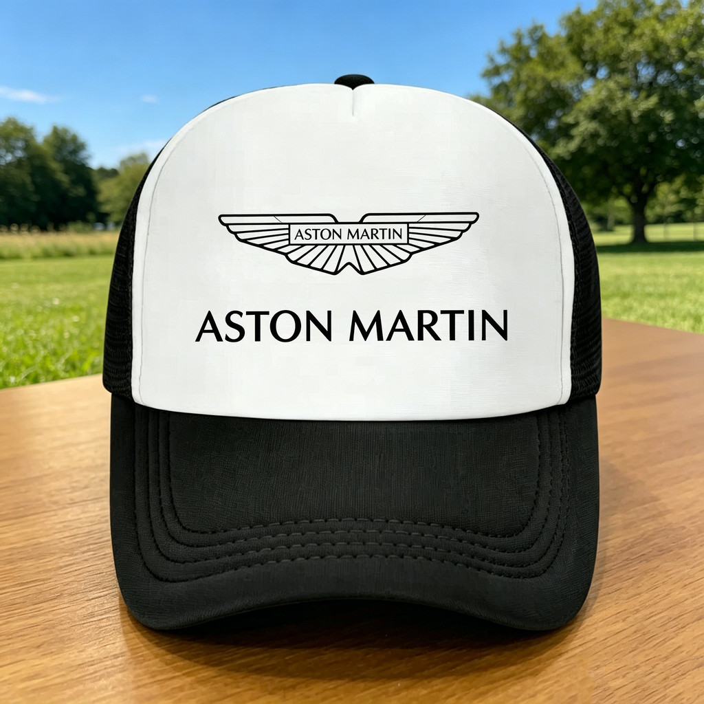 Boné Trucker Bicolor com Estampa do Logo Aston Martin Wing, Frente Branca, Tela Preta, Ajustável, Boné de Beisebol para