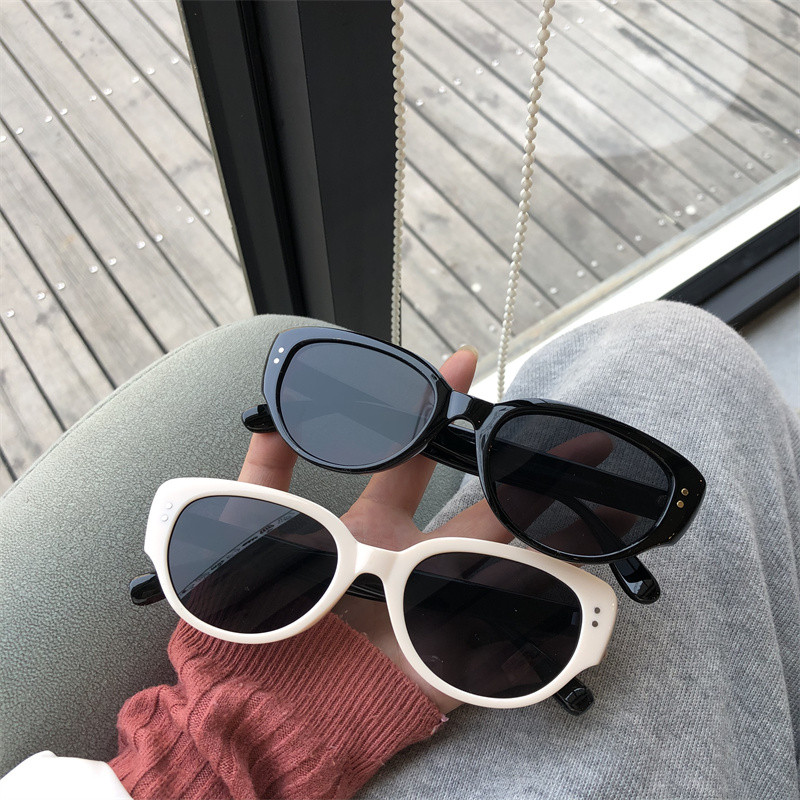 Retro y2k olho de gato óculos de sol feminino High-End sentir europeu americano pequeno quadro branco viagem foto americ