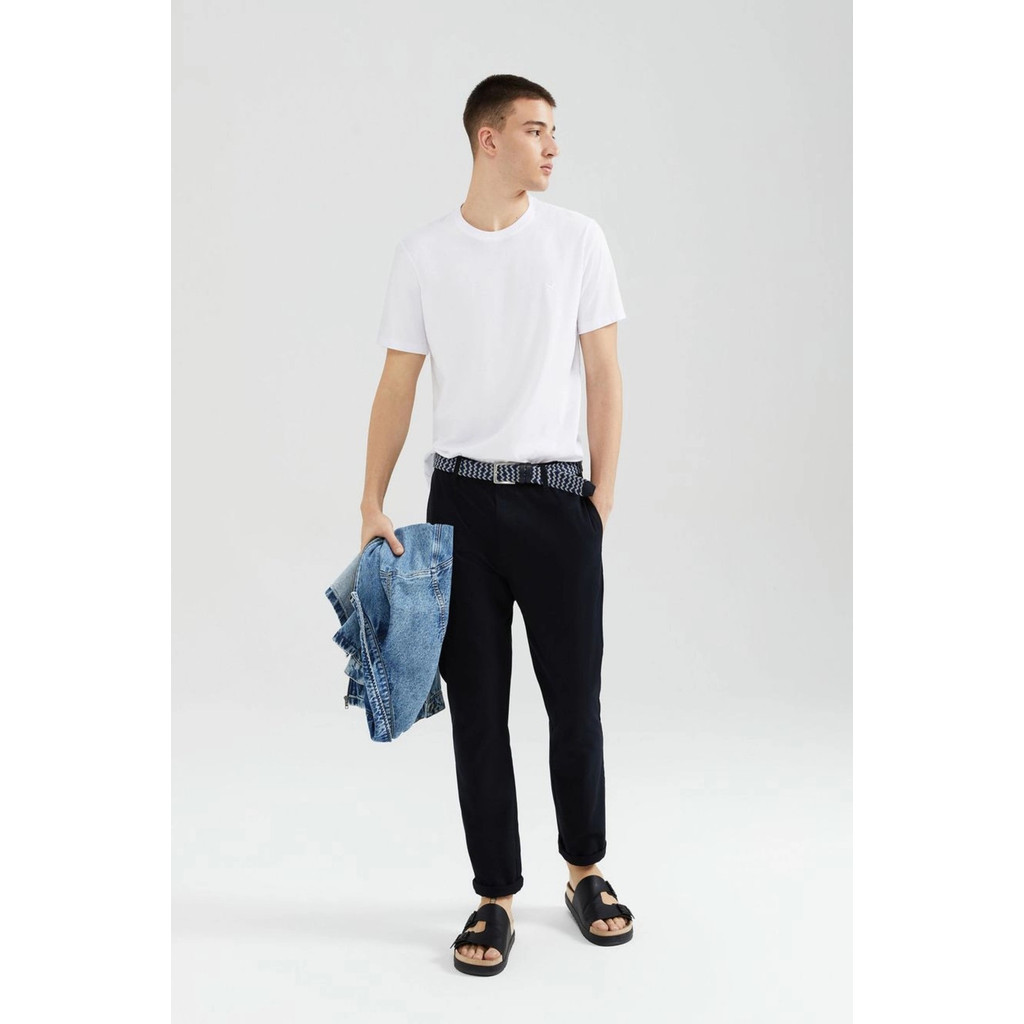 CAMISETA BÁSICA MASCULINA WORLD COM BORDADO - BRANCO - HERING