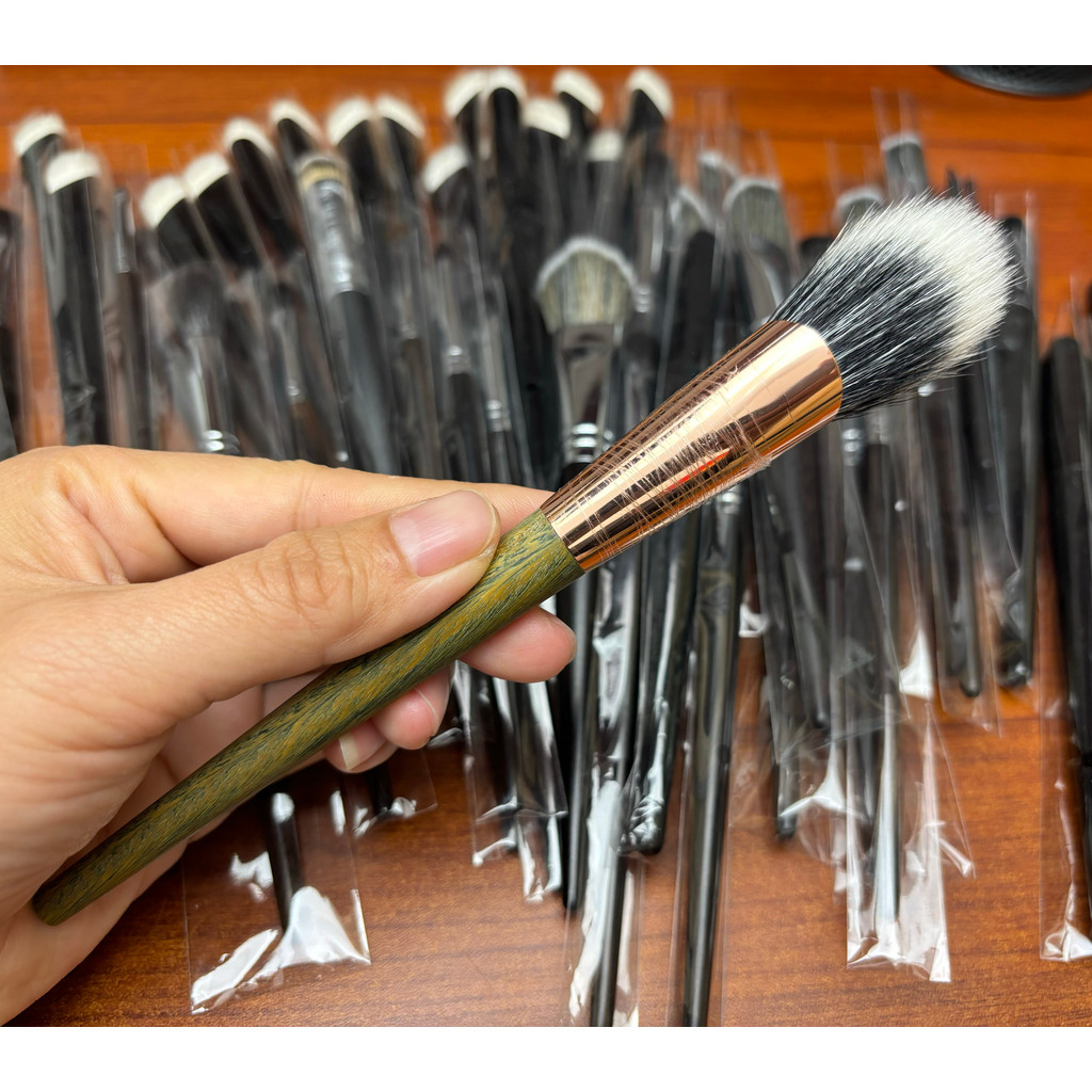 Cangzhou pincel de maquiagem verde sândalo Animal cabelo em forma de inclinação cor Blush pincel destaque pincel de maqu