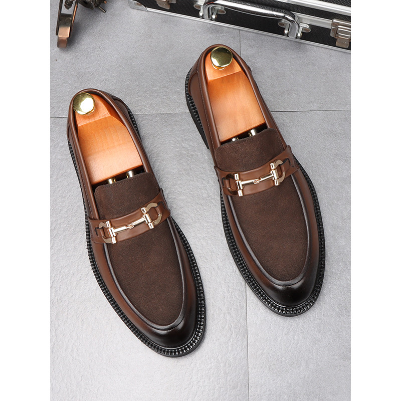 Sapatos de couro Horsebit masculinos bico fino versão coreana na moda aumento interno Slip-On sapatos masculinos de cour