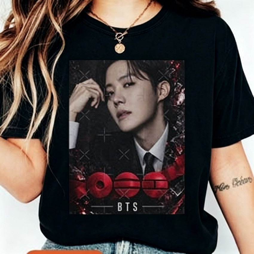 [Camiseta Premium em Algodão Puro]TT Camiseta Oversized Estampa BTS JHope Foto com Logo Vermelho Arirang Kpop Streetwear