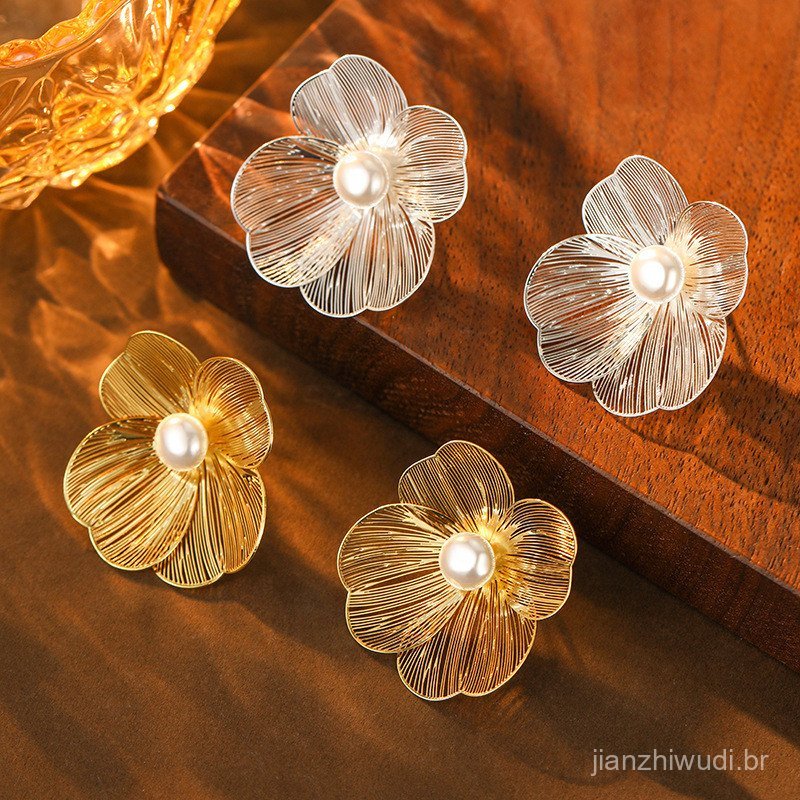 Brincos florais populares de estilo francês ultra-femininos, brincos minimalistas de metal exagerados para mulheres, lux
