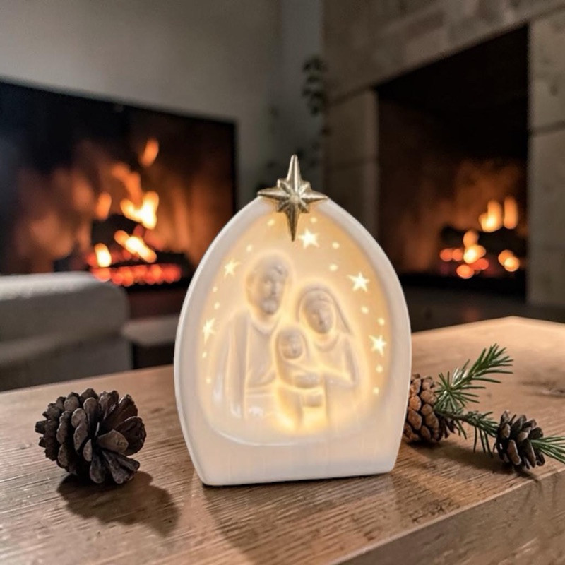 Luminária Abajur Porcelana Sagrada Família 16 cm Bivolt Led Detalhes em Dourado Porcelana Importada