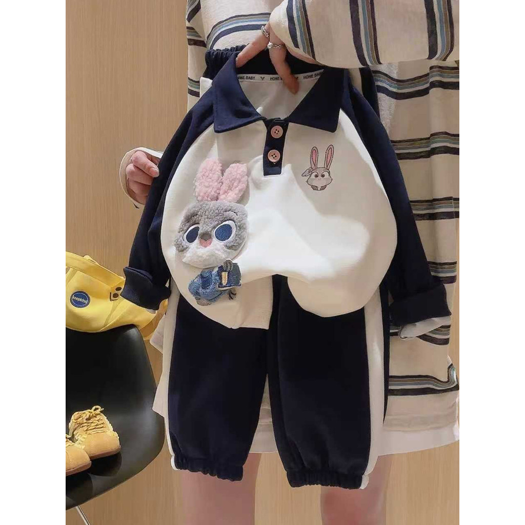 Crianças de manga comprida 2026 primavera outono novo estilo Casual estilo ocidental meninas coelho policial moletom mol