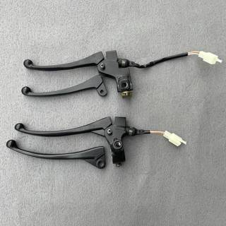 Adequado para Haojue Yuexing HJ125T-9/9A/9C/9D Pedal da motocicleta esquerda alça de freio traseiro espelho alça de asse