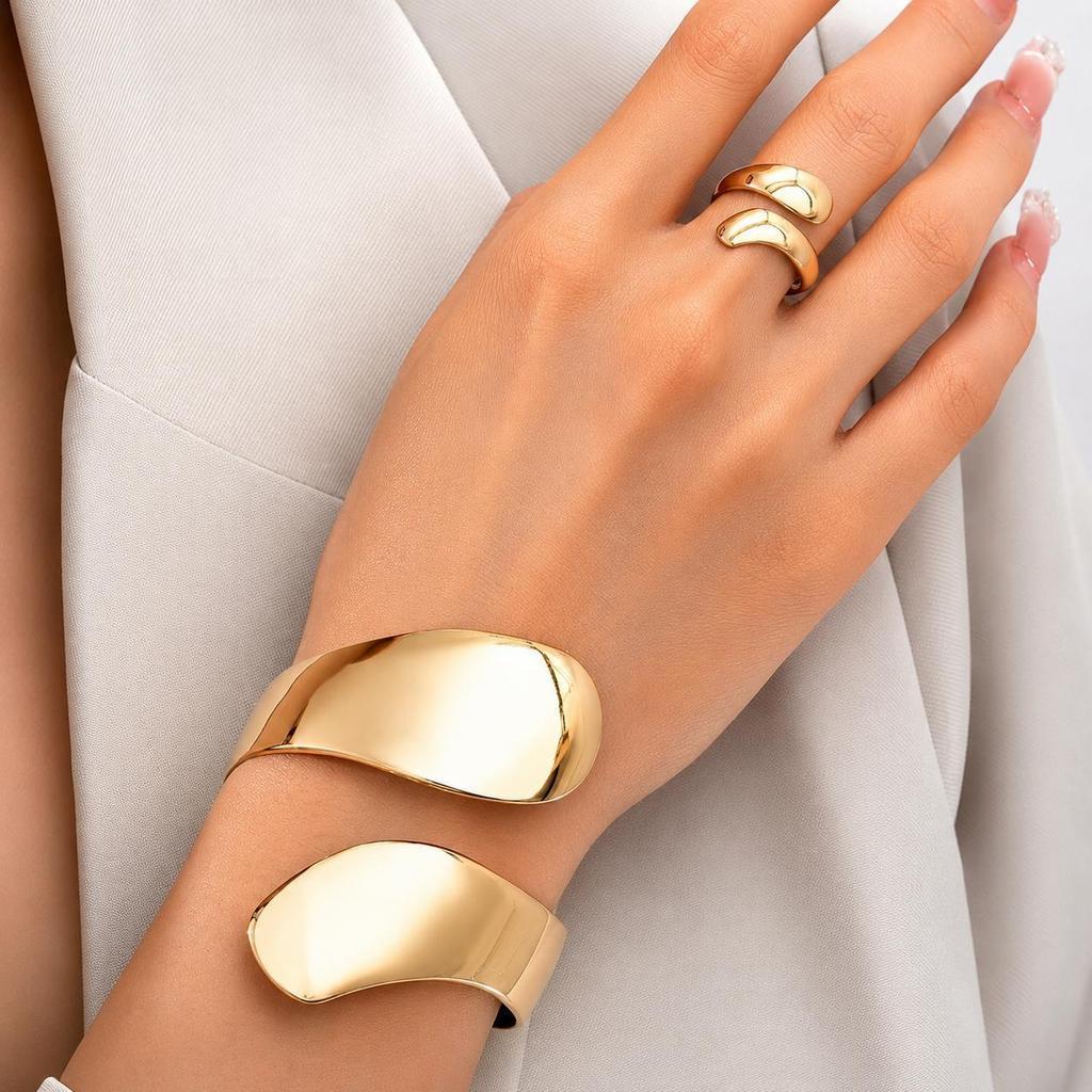 Kit 2 Pulseiras e anéis de alta qualidade, com design espiral exclusivo e acabamento liso, banhados a ouro 18K ou prata
