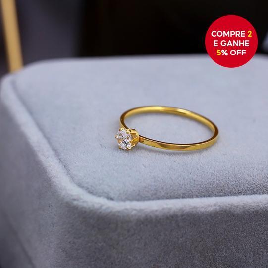 Anel Solitário de Aço Titânio Dourado para Mulheres - Joia de Moda Minimalista para Escritório e Presente.