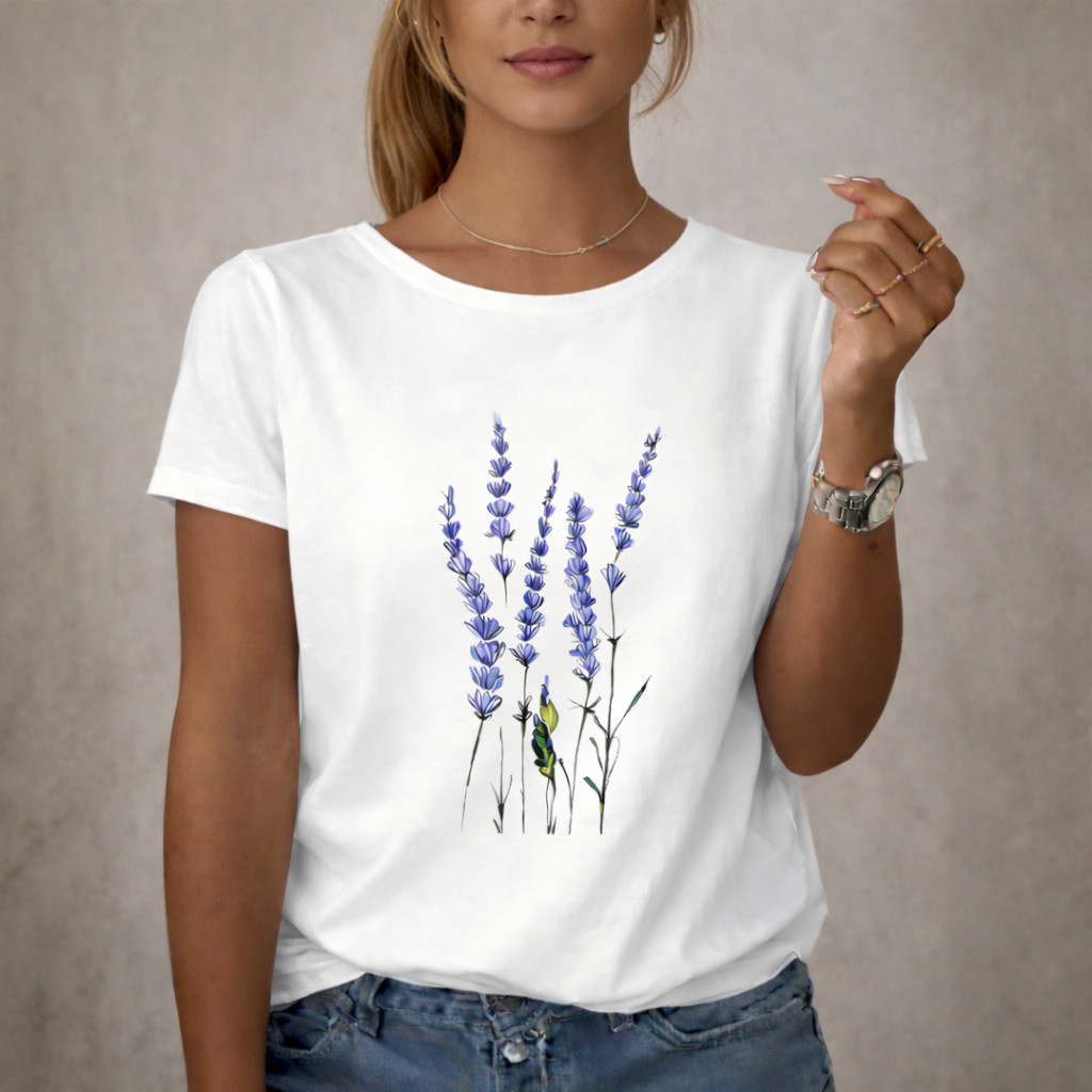 Camiseta Feminina Estilosa Estampa Lavandas Botânica Roupa Delicada Tecido Confortável Algodão 100%